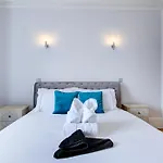Hyde Park Apartment