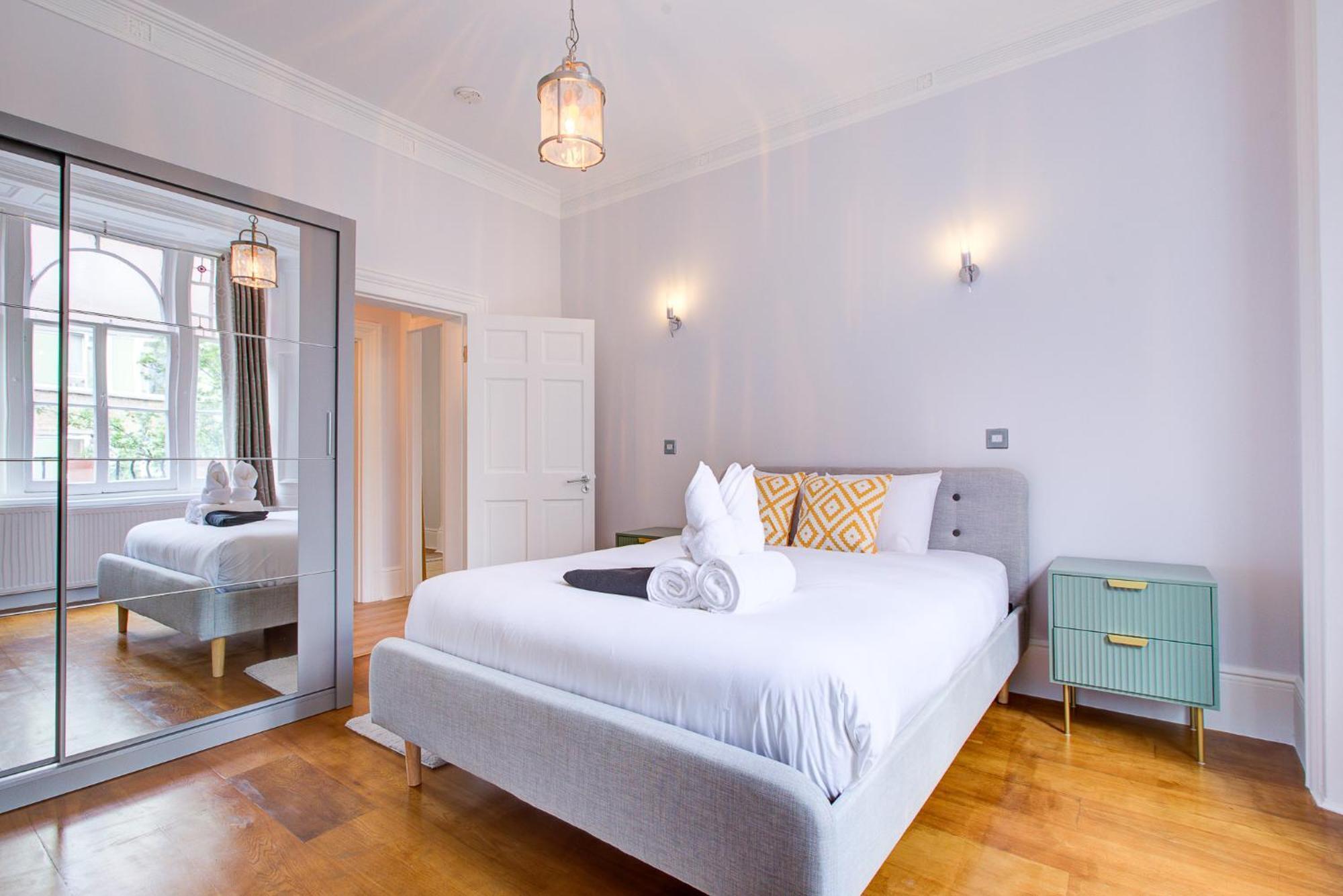 Apartment Hyde Park London